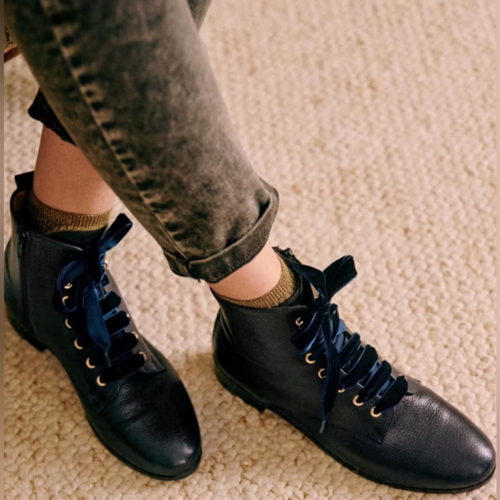 Sézane Eugenie dark navy leather ankle boot with blue velvet laces size 36